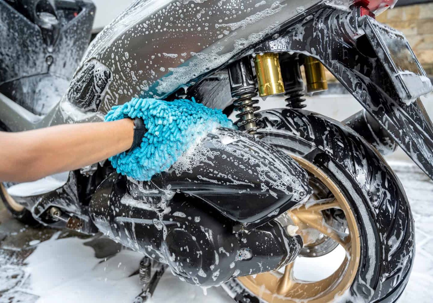 Professional,Worker,Hand,Washing,The,Motorcycle,With,Cleaning,Foam.,Vehicle
